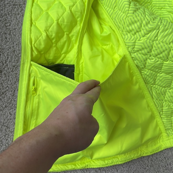 Under Armour packable quilted jacket in size XS - Picture 14 of 15